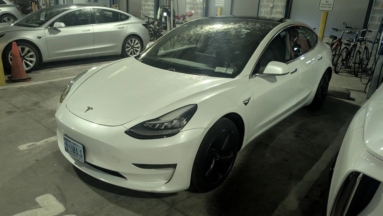 2019 Tesla Model 3 - Image 10 of 20