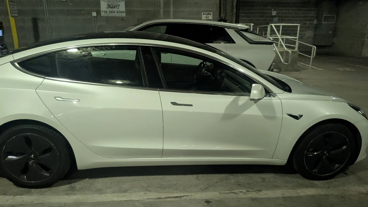 2019 Tesla Model 3 - Image 3 of 20