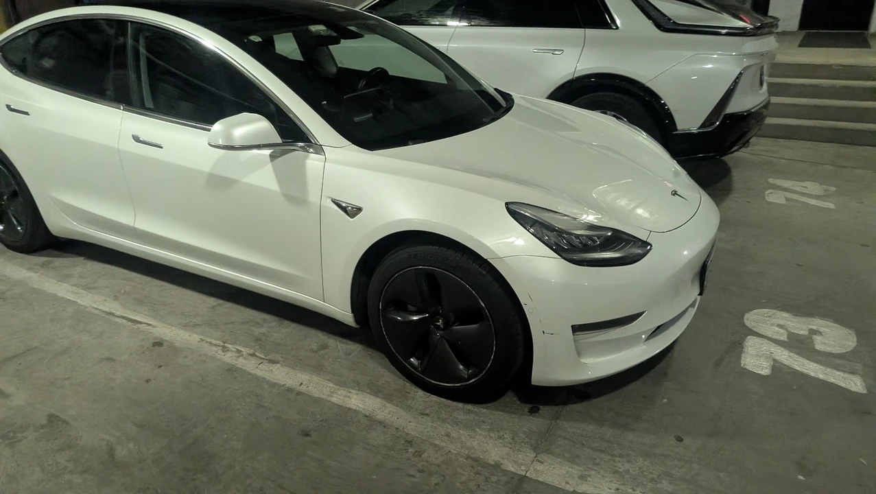 2019 Tesla Model 3 - Image 2 of 20