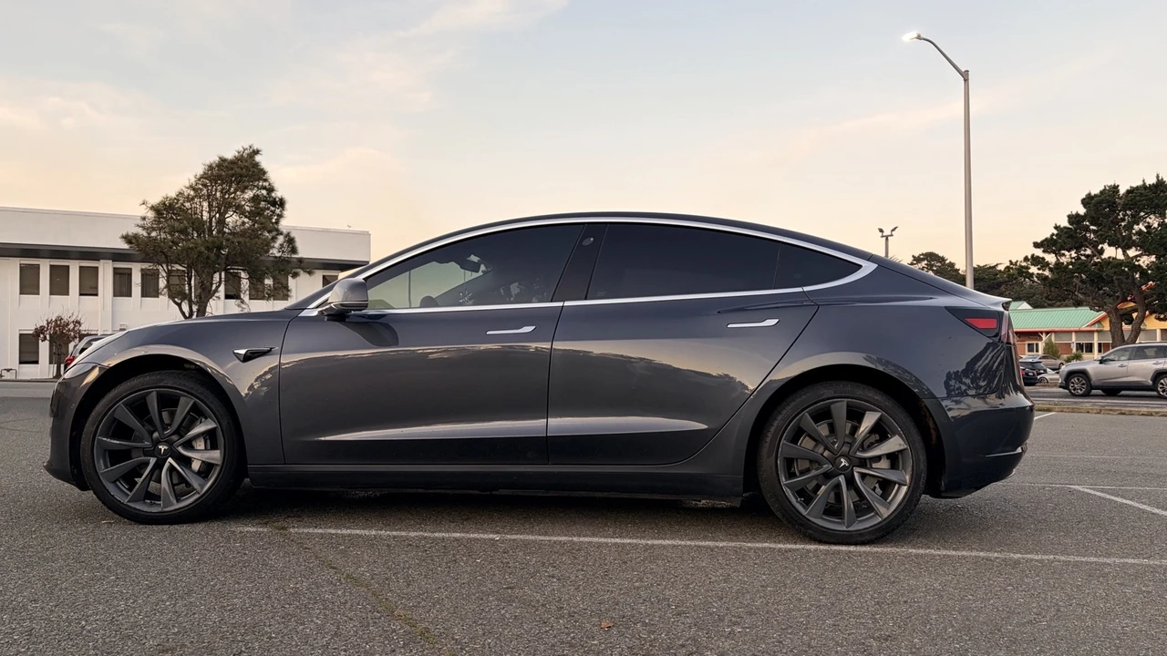 2019 Tesla Model 3 - Image 3 of 6