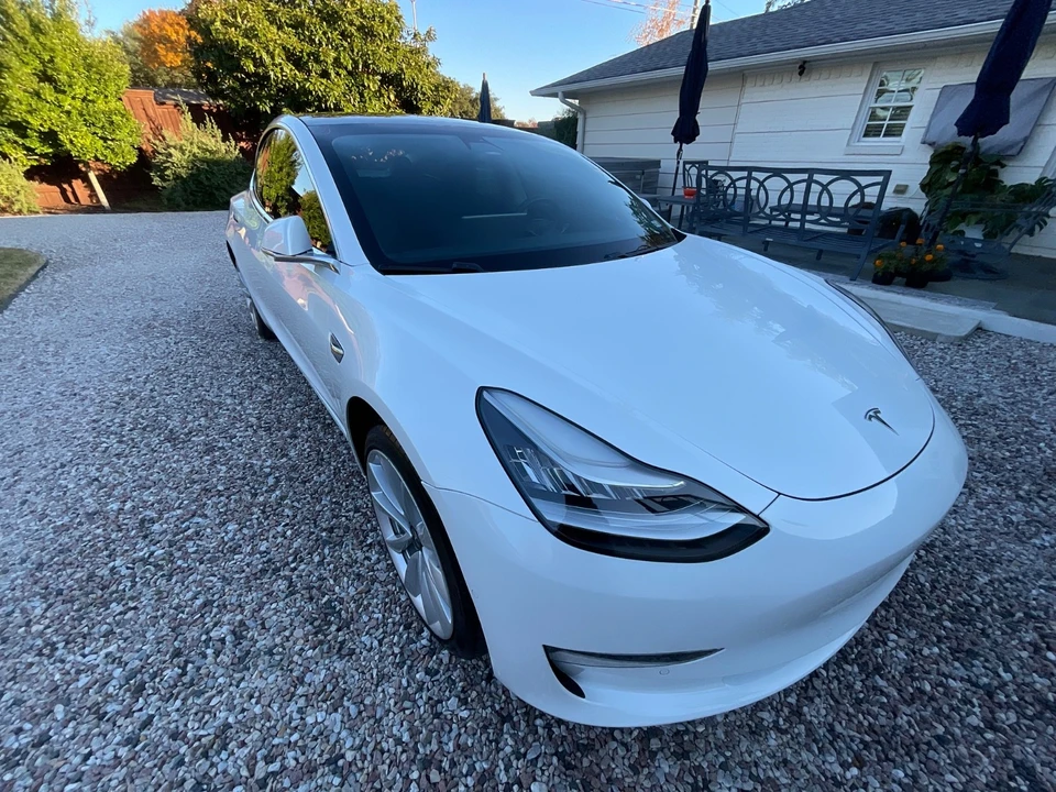 2019 Tesla Model 3 - Image 2 of 21