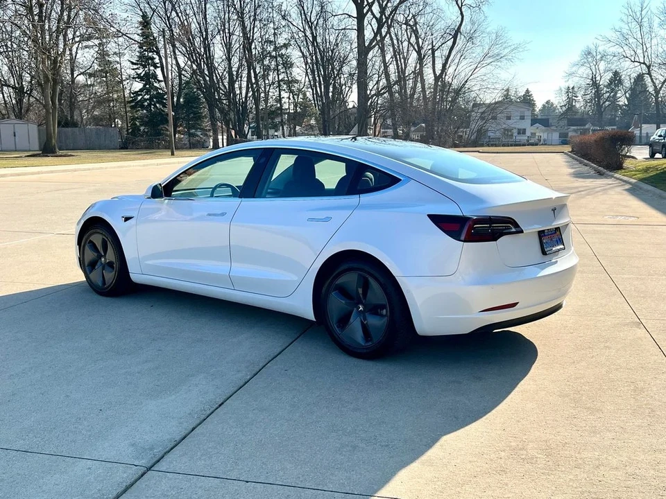 2019 Tesla Model 3 - Image 11 of 12