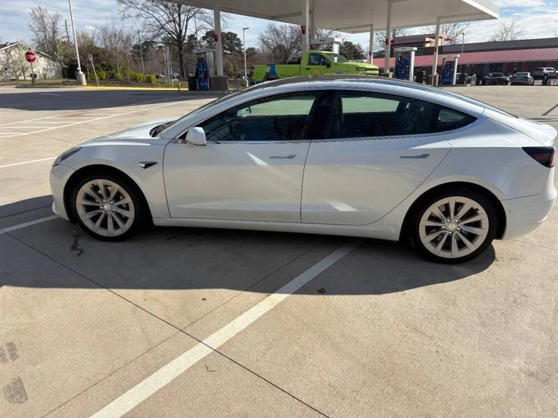 2019 Tesla Model 3 - Image 2 of 17