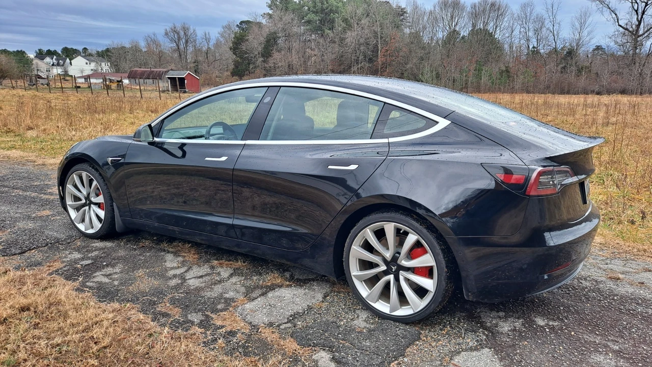 2019 Tesla Model 3 - Image 2 of 9