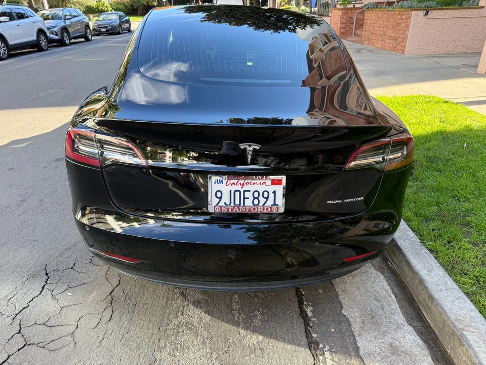 2019 Tesla Model 3 - Image 2 of 10