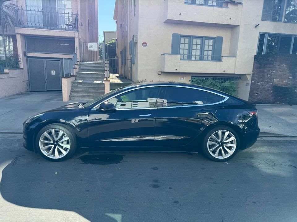 2019 Tesla Model 3 - Image 3 of 10