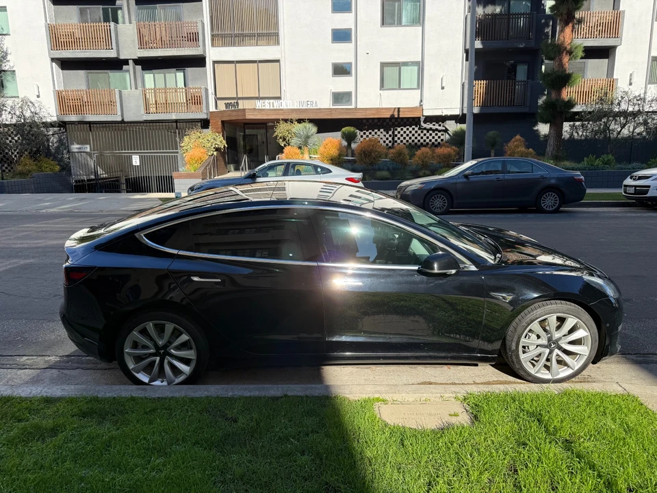 2019 Tesla Model 3 - Image 4 of 10