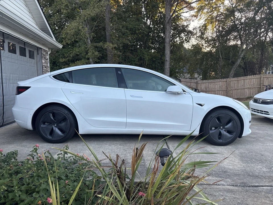 2019 Tesla Model 3 - Image 2 of 21