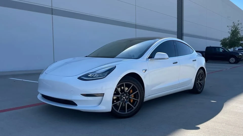 2019 Tesla Model 3 - Image 2 of 16