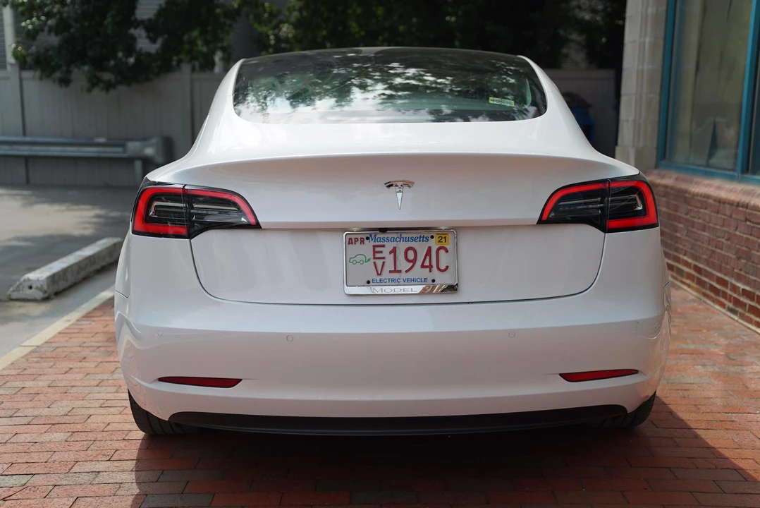 2019 Tesla Model 3 - Image 8 of 31