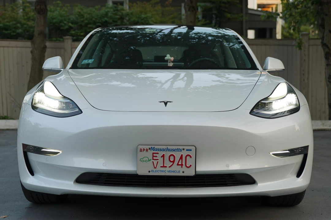 2019 Tesla Model 3 - Image 2 of 31