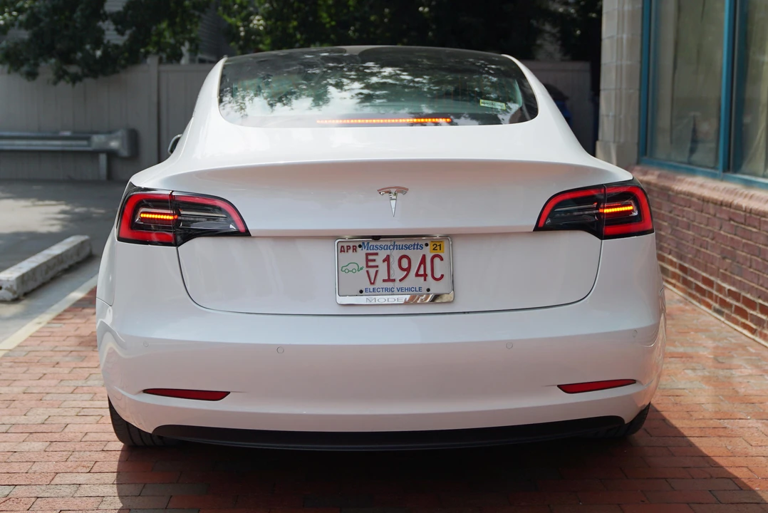 2019 Tesla Model 3 - Image 9 of 31