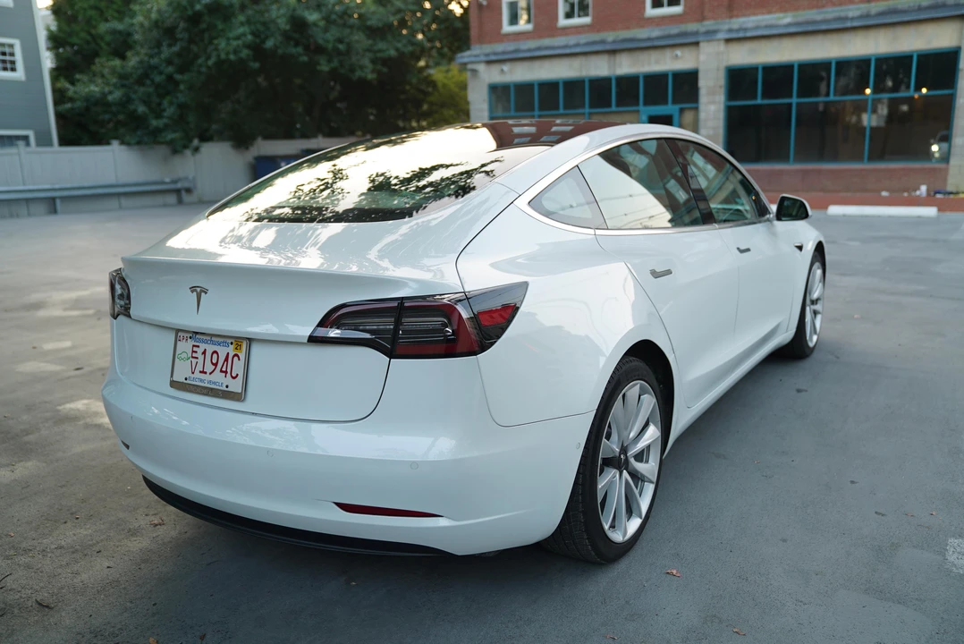 2019 Tesla Model 3 - Image 10 of 31