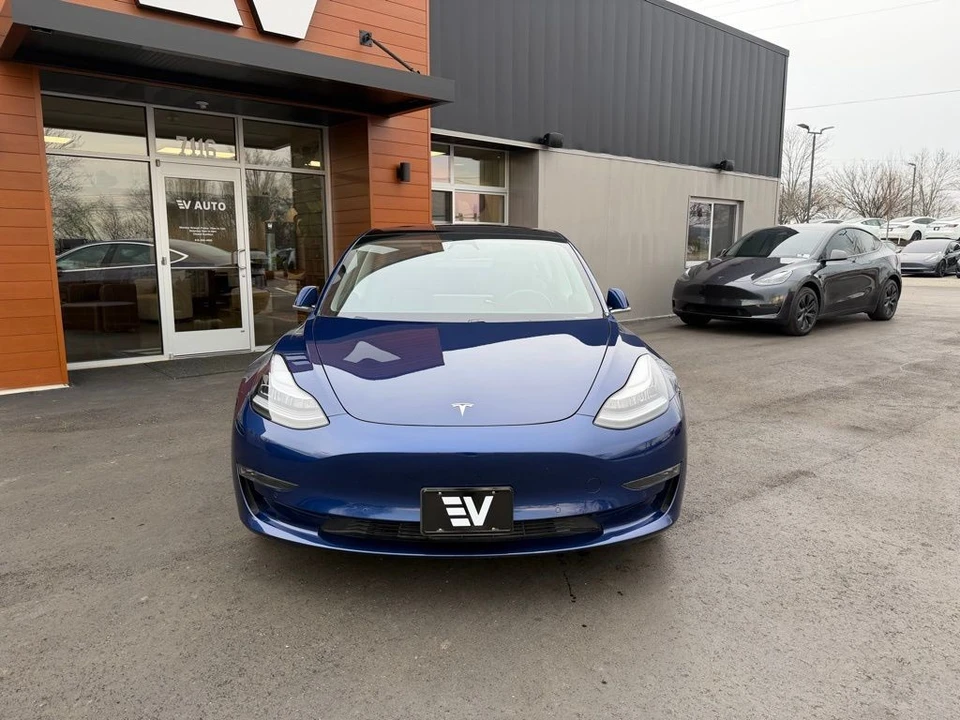 2019 Tesla Model 3 - Image 2 of 16