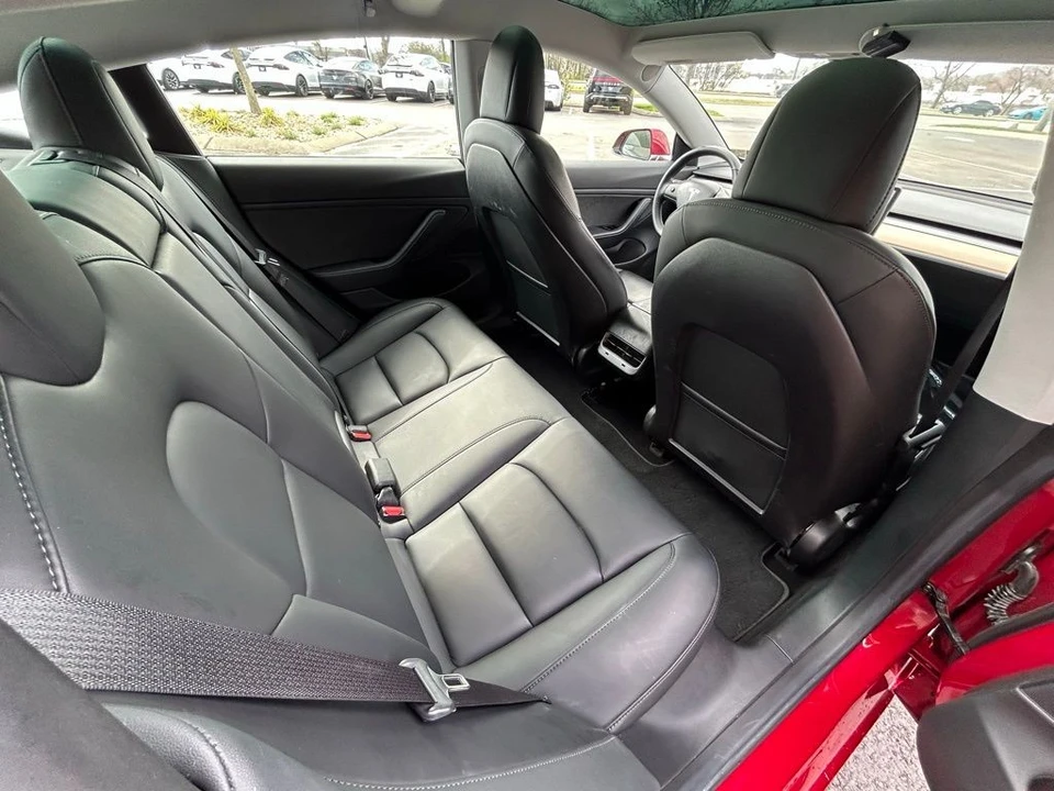 2019 Tesla Model 3 - Image 9 of 17