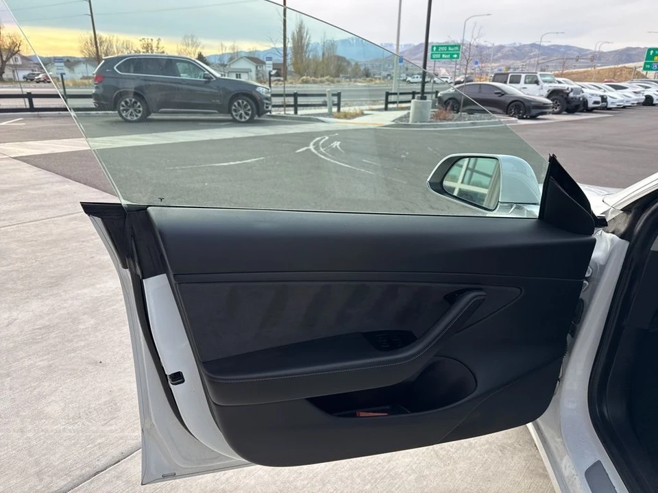 2019 Tesla Model 3 - Image 10 of 21