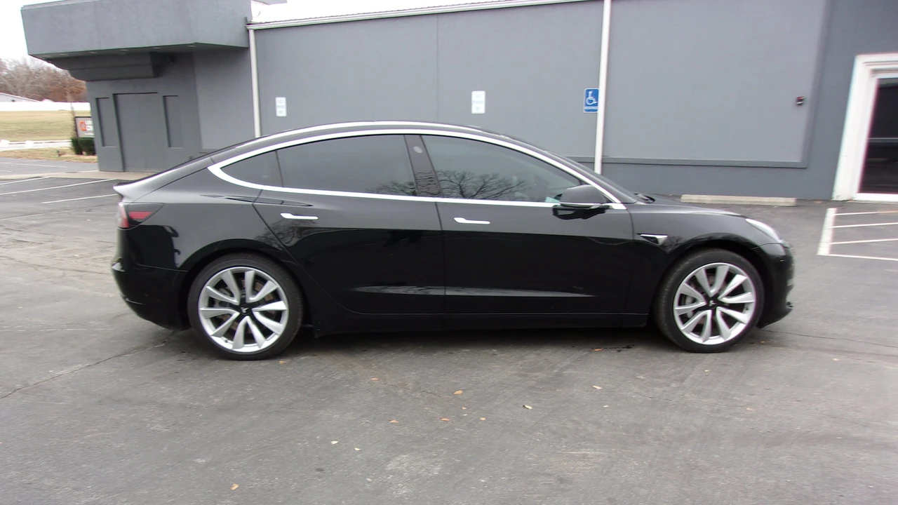2019 Tesla Model 3 - Image 2 of 14