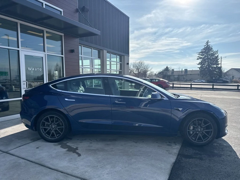 2019 Tesla Model 3 - Image 8 of 21