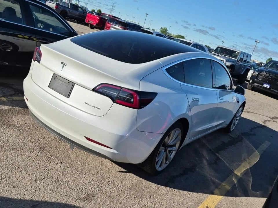 2019 Tesla Model 3 - Image 4 of 5