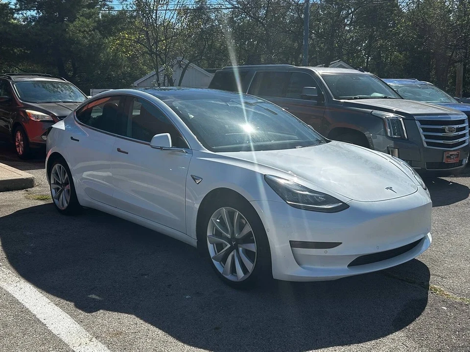 2019 Tesla Model 3 - Image 2 of 17