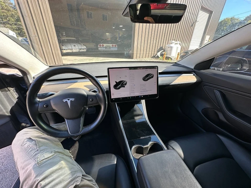 2019 Tesla Model 3 - Image 18 of 19