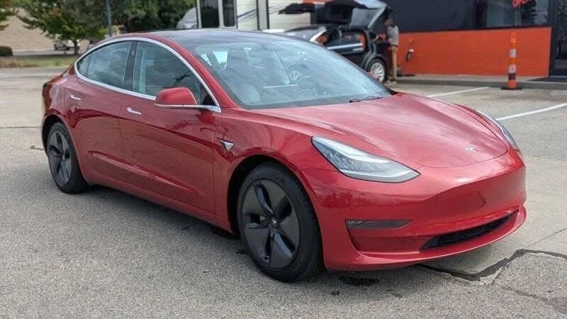 2019 Tesla Model 3 - Image 2 of 12
