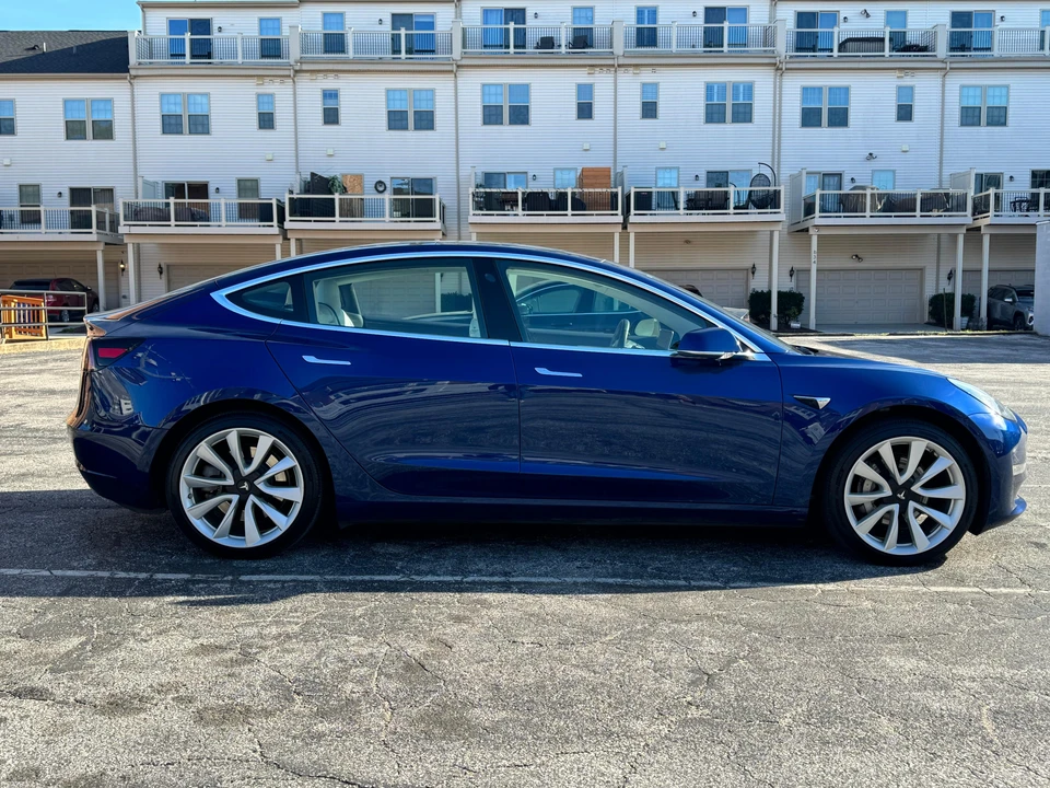 2019 Tesla Model 3 - Image 8 of 31