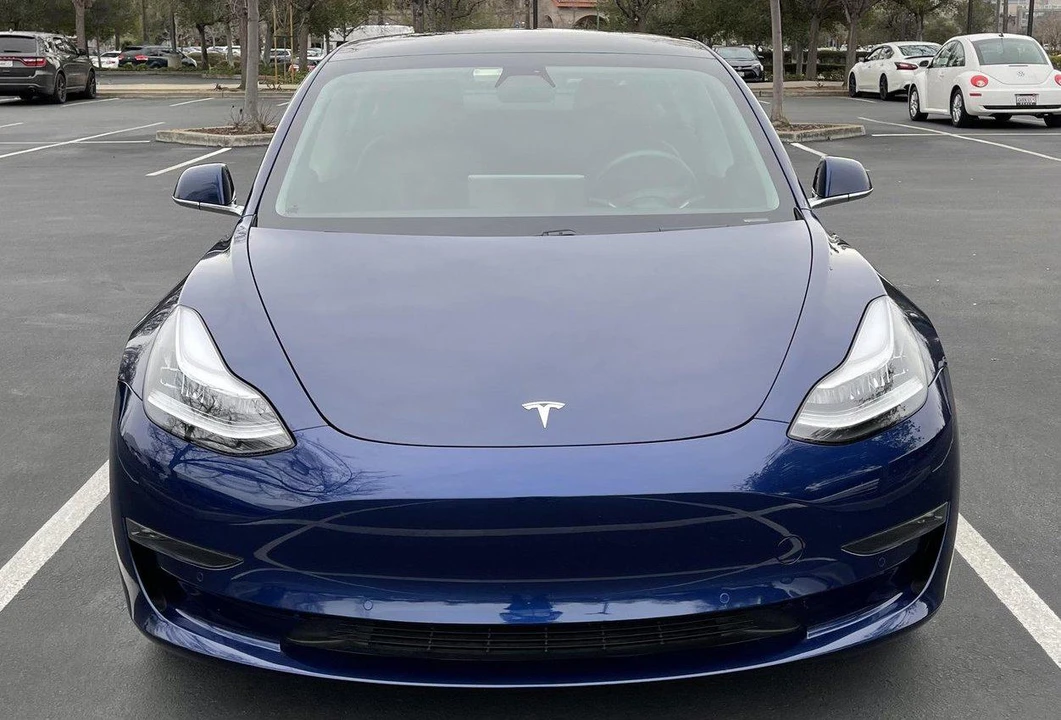 2019 Tesla Model 3 - Image 2 of 31