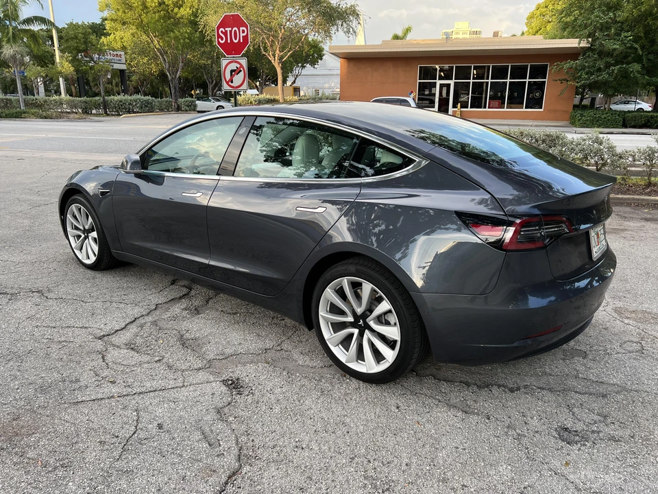 2019 Tesla Model 3 - Image 11 of 31