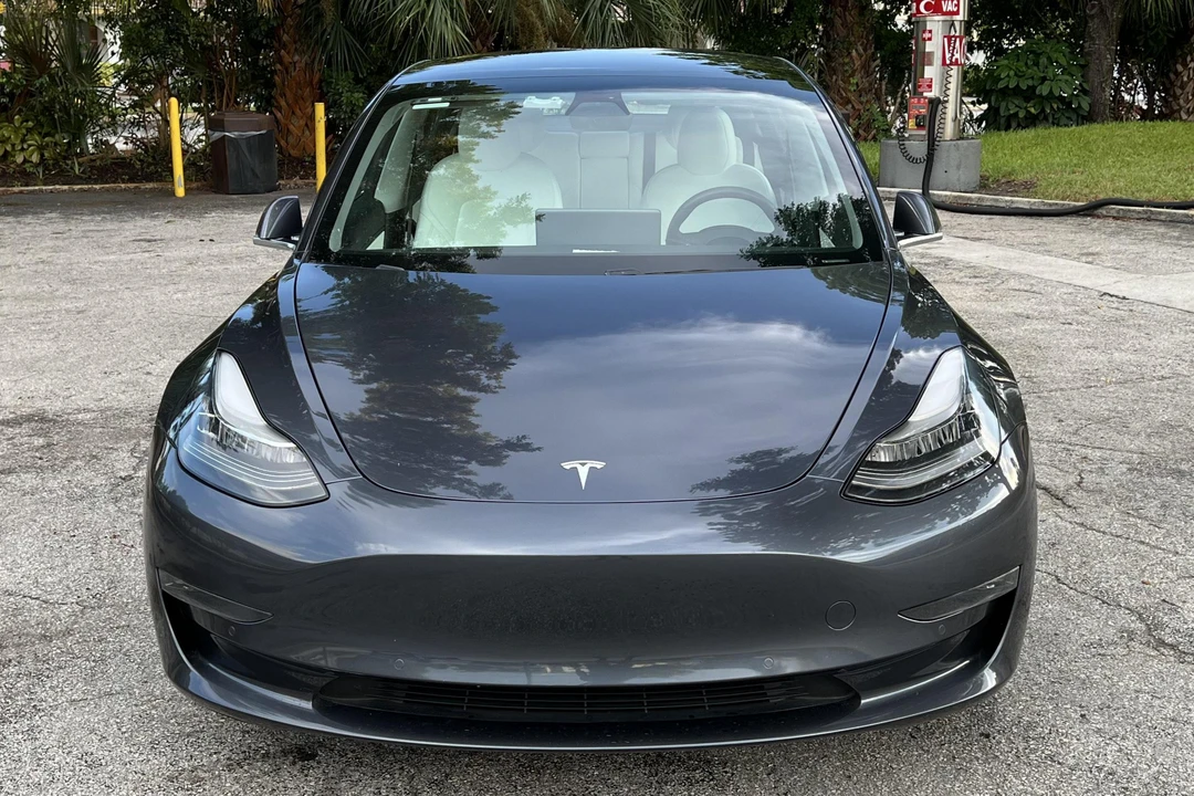 2019 Tesla Model 3 - Image 2 of 31