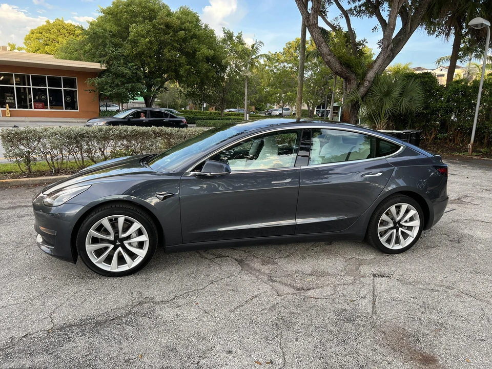 2019 Tesla Model 3 - Image 9 of 31