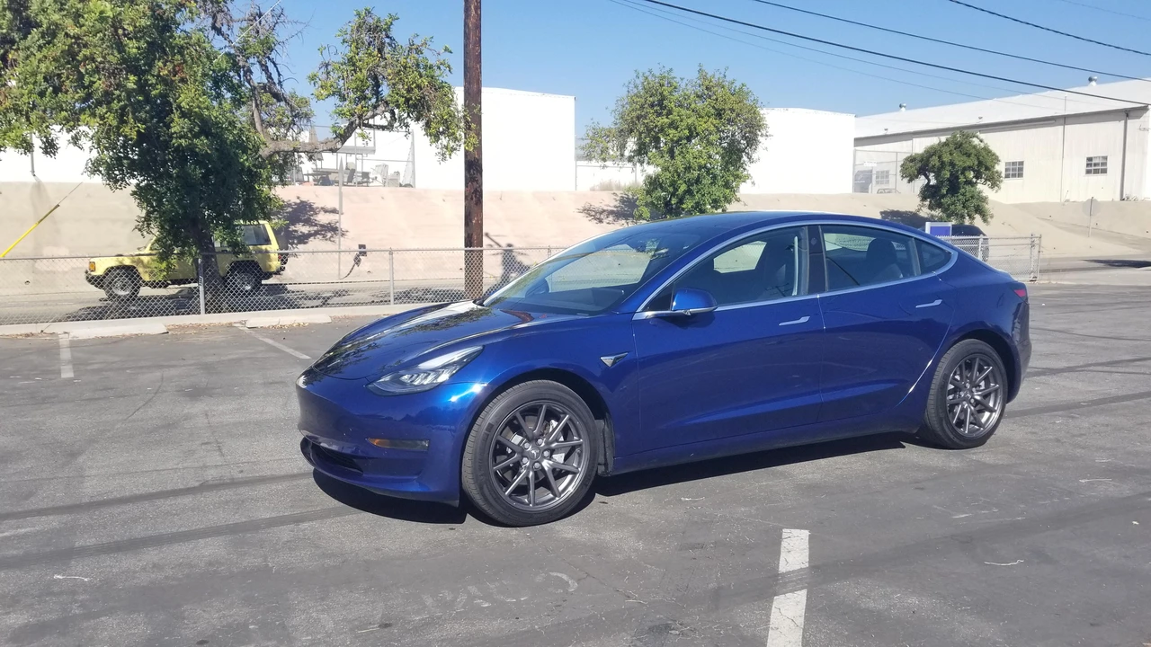 2019 Tesla Model 3 - Image 9 of 31