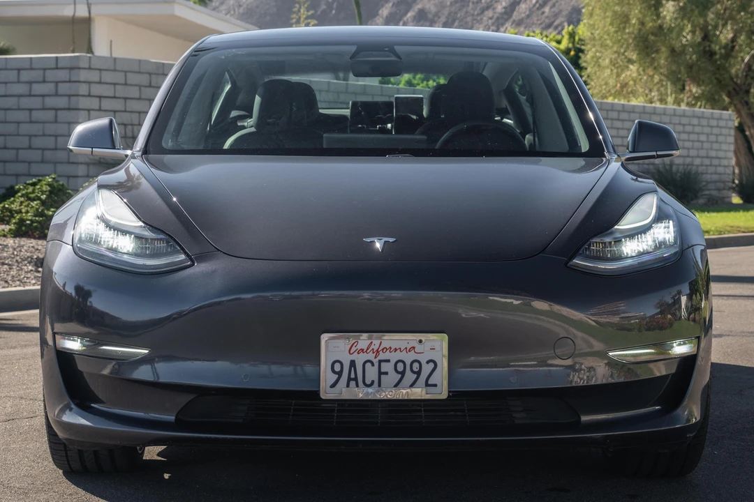 2019 Tesla Model 3 - Image 2 of 31