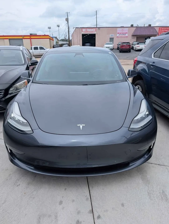 2019 Tesla Model 3 - Image 2 of 17