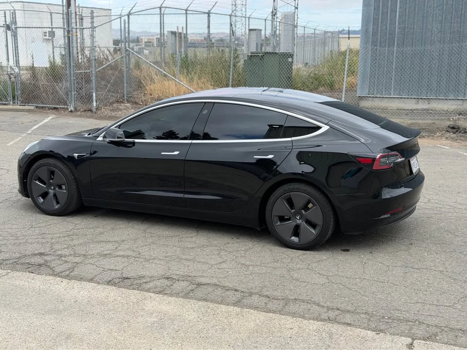 2019 Tesla Model 3 - Image 2 of 16