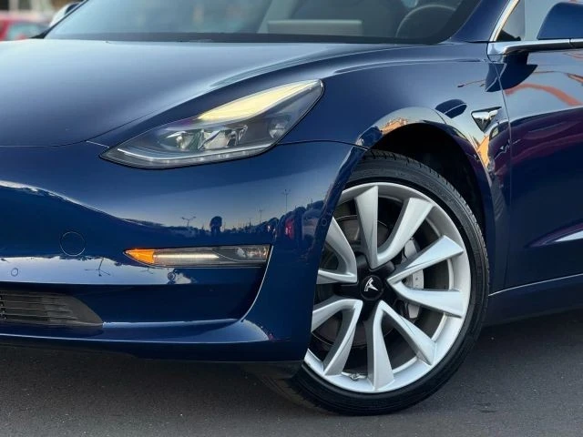 2019 Tesla Model 3 - Image 2 of 21