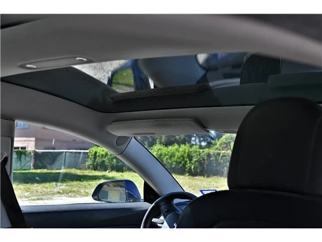 2019 Tesla Model 3 - Image 10 of 13