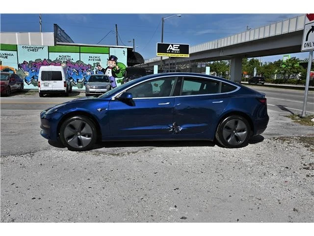 2019 Tesla Model 3 - Image 5 of 10