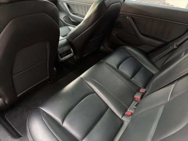 2019 Tesla Model 3 Performance - Image 16 of 21