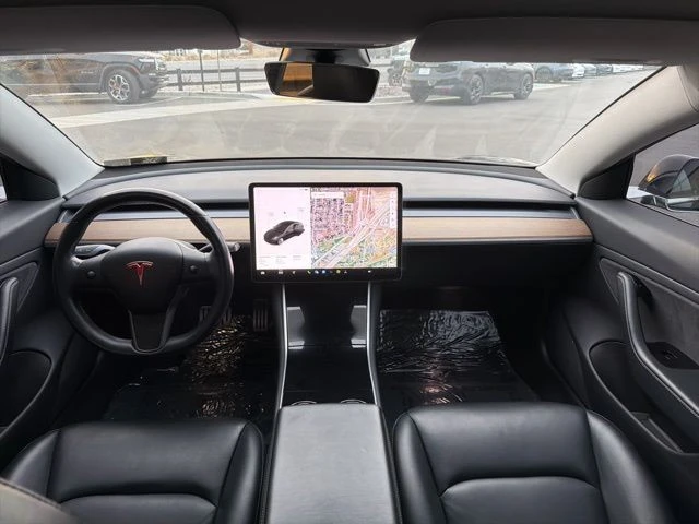 2019 Tesla Model 3 Performance - Image 17 of 21