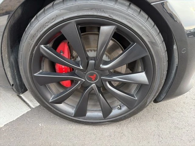 2019 Tesla Model 3 Performance - Image 10 of 21