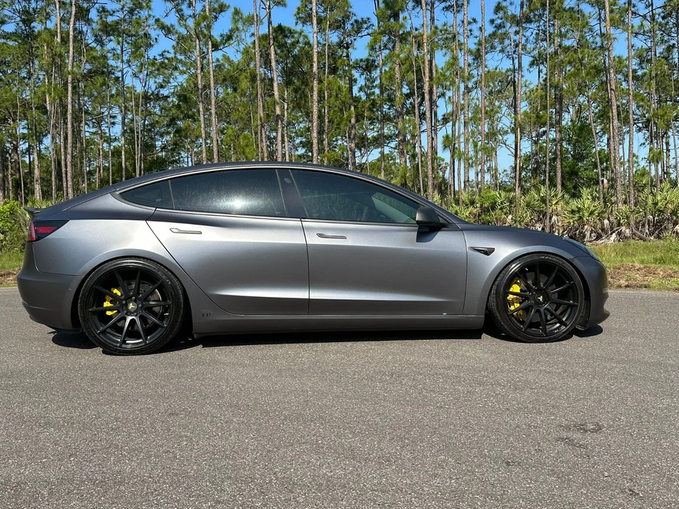 2019 Tesla Model 3 Performance - Image 10 of 21
