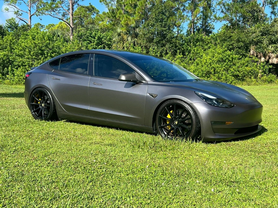 2019 Tesla Model 3 Performance - Image 3 of 21