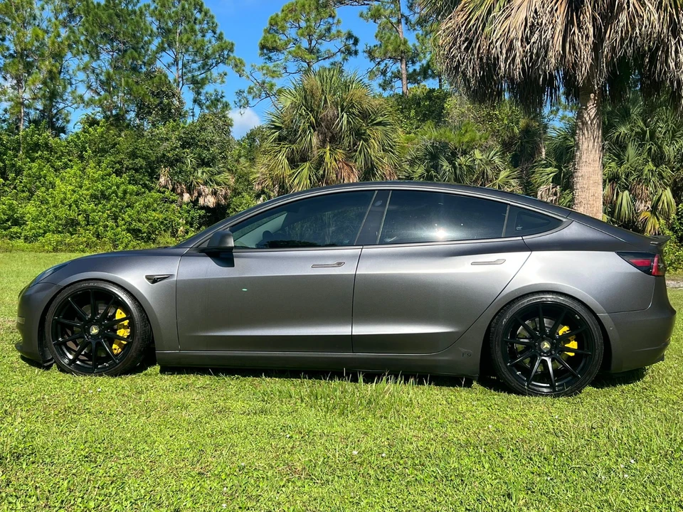 2019 Tesla Model 3 Performance - Image 2 of 21