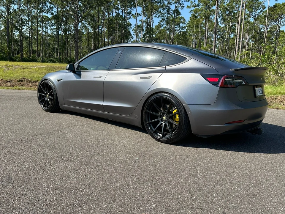 2019 Tesla Model 3 Performance - Image 9 of 21
