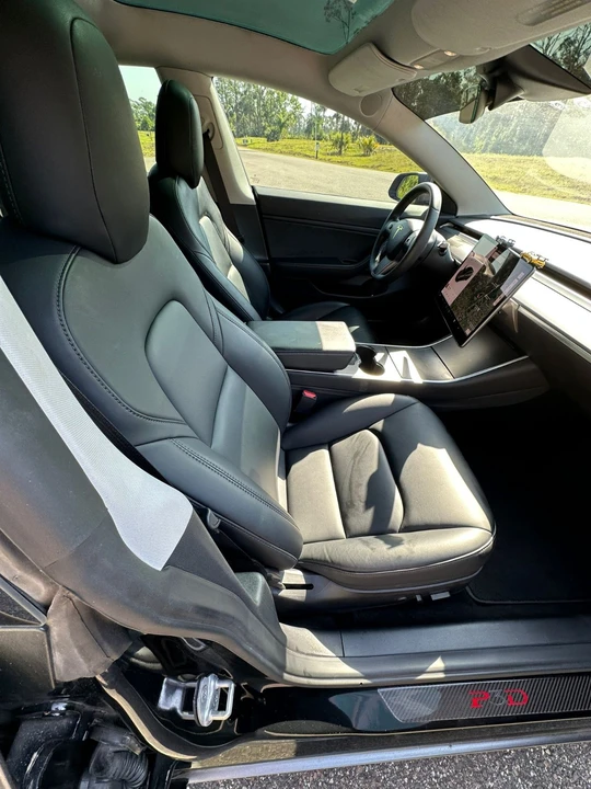 2019 Tesla Model 3 Performance - Image 19 of 21