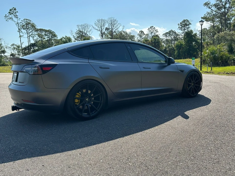 2019 Tesla Model 3 Performance - Image 12 of 21
