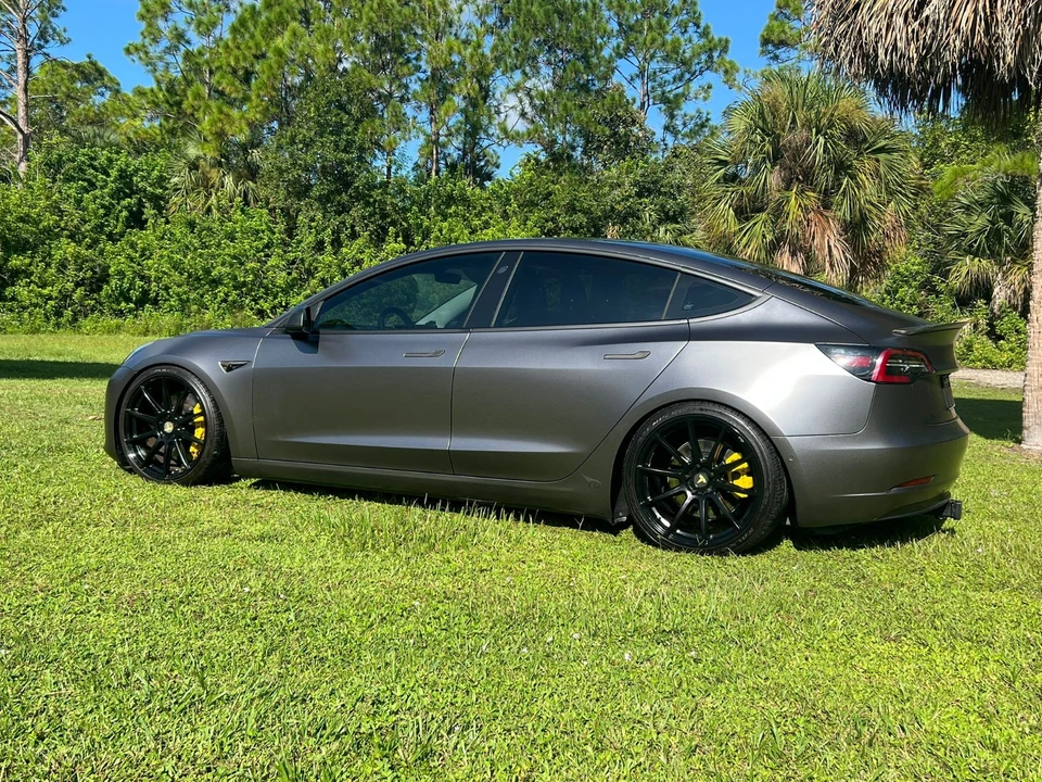 2019 Tesla Model 3 Performance - Image 4 of 21