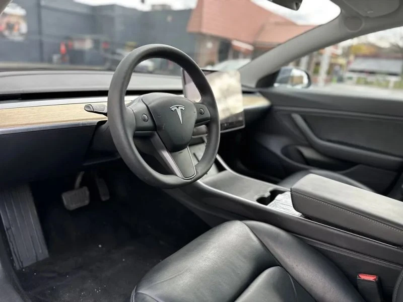 2019 Tesla Model 3 Performance - Image 9 of 12