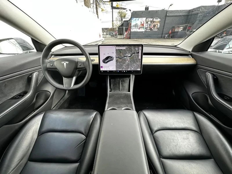 2019 Tesla Model 3 Performance - Image 10 of 12